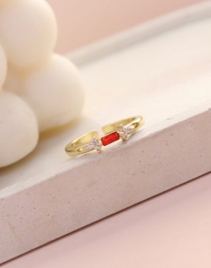 Anillo sencillo baguette rojo