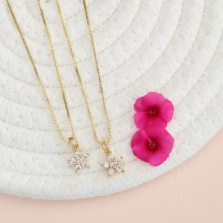 Cadena flor blanca