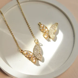 Cadena mariposa con perlas