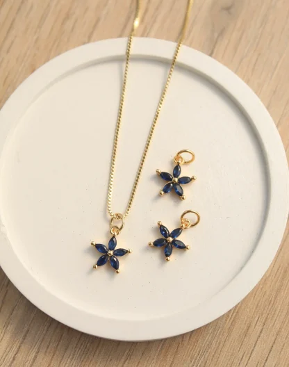 Cadena flor azul