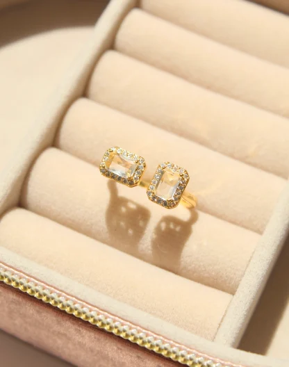 Anillo rectángulo abierto blanco