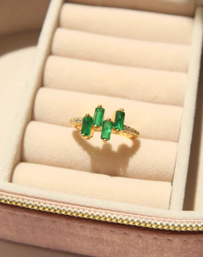 Anillo piedras verdes